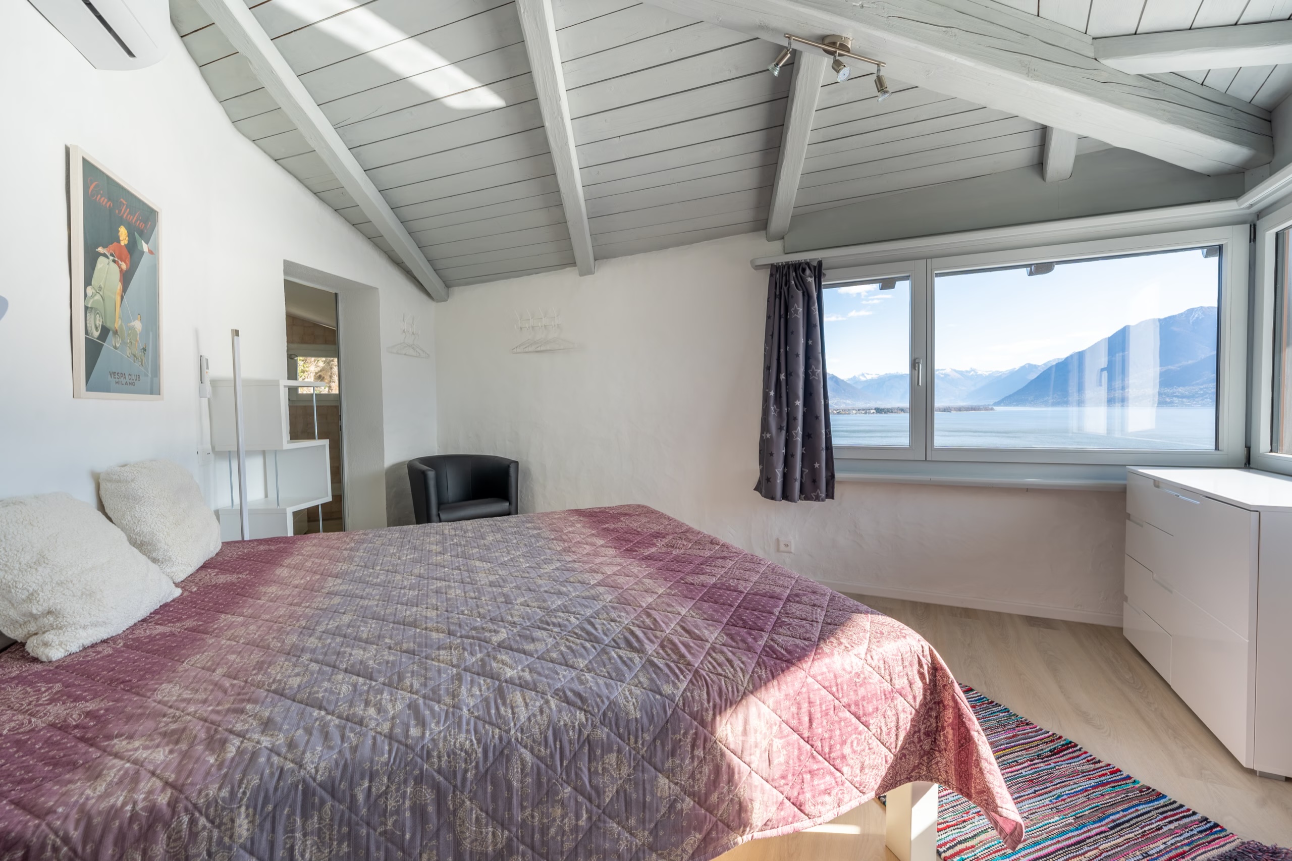 Schlafzimmer in stiller Atmosphäre
